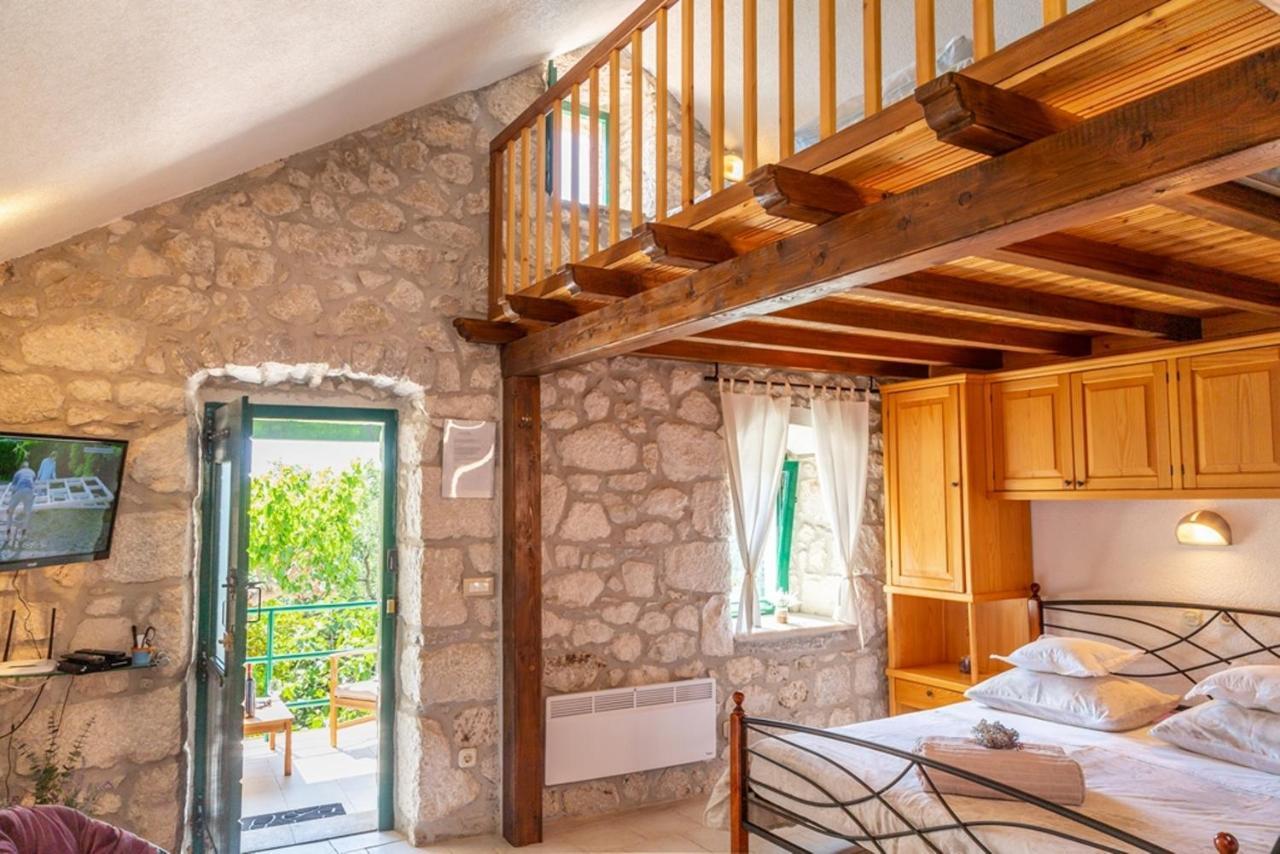 Stone House Nikolina With Heated Pool Villa Bast Exterior photo