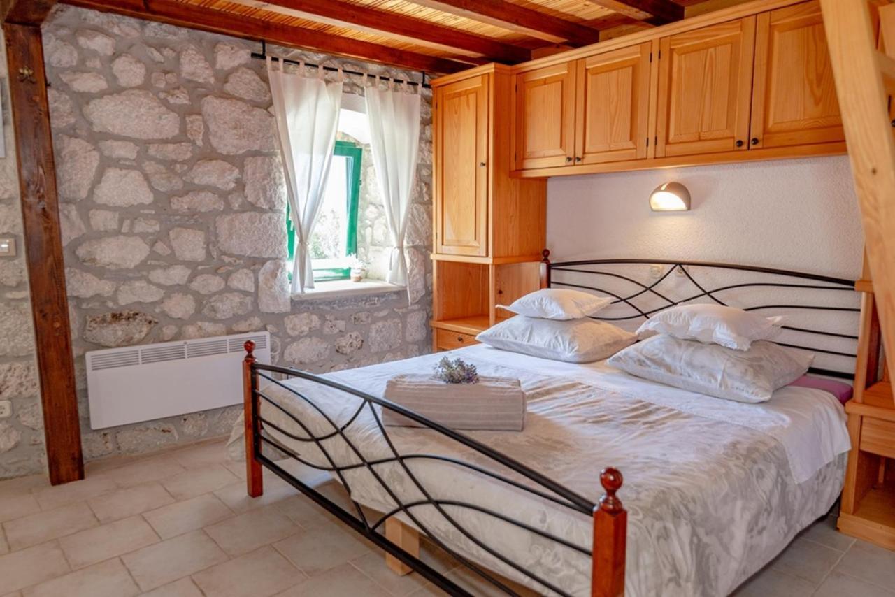 Stone House Nikolina With Heated Pool Villa Bast Exterior photo